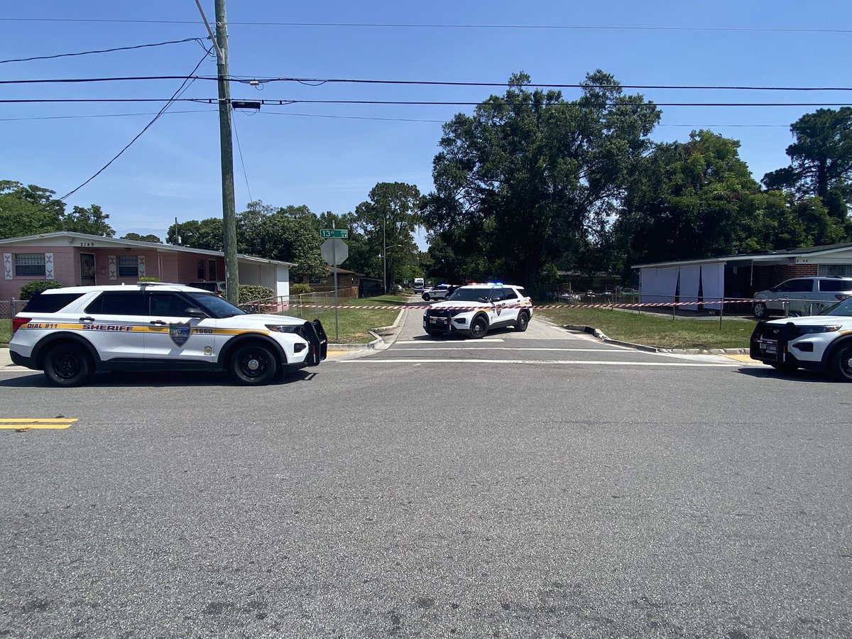 @JSOPIO is investigating a shooting in NW Jacksonville. This is the scene at 13th and Connally.  Neighbors tells a local grandmother was caught in the crossfire.  