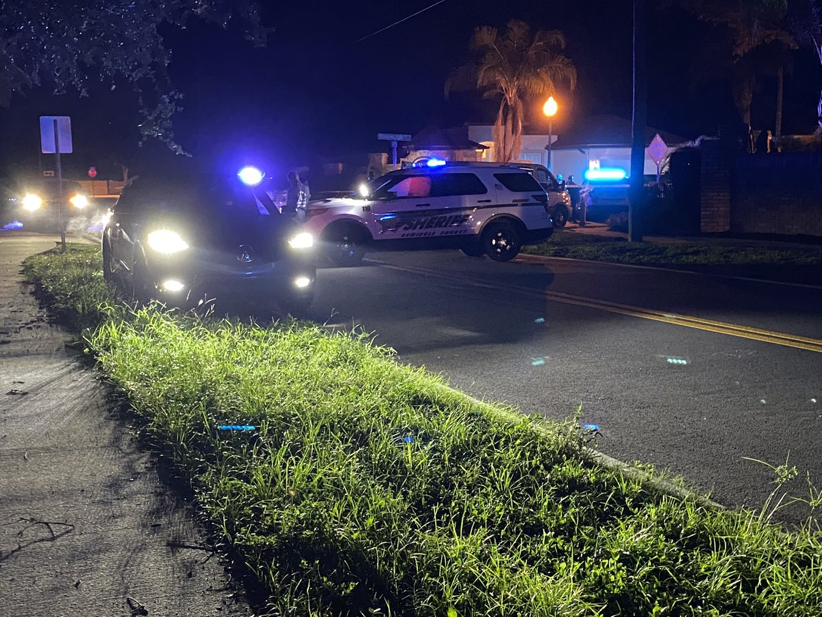 @SeminoleSO is investigating a shooting off Bennington Ct.  Deputies say as many as three suspects broke into a home and shot a mother while her kids were nearby.  The mom is in critical condition, but stable at the hospital.