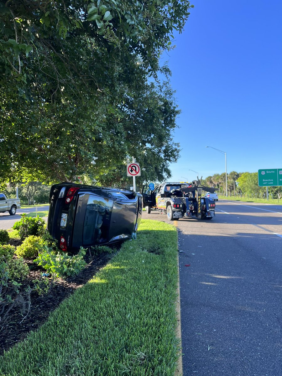 Southbound N Cleveland Ave by Yankee Beach in N Ft Myers is shut down temporarily and causing delays due to a crash. Avoid the area or seek an alternate route. A wrecker is on scene