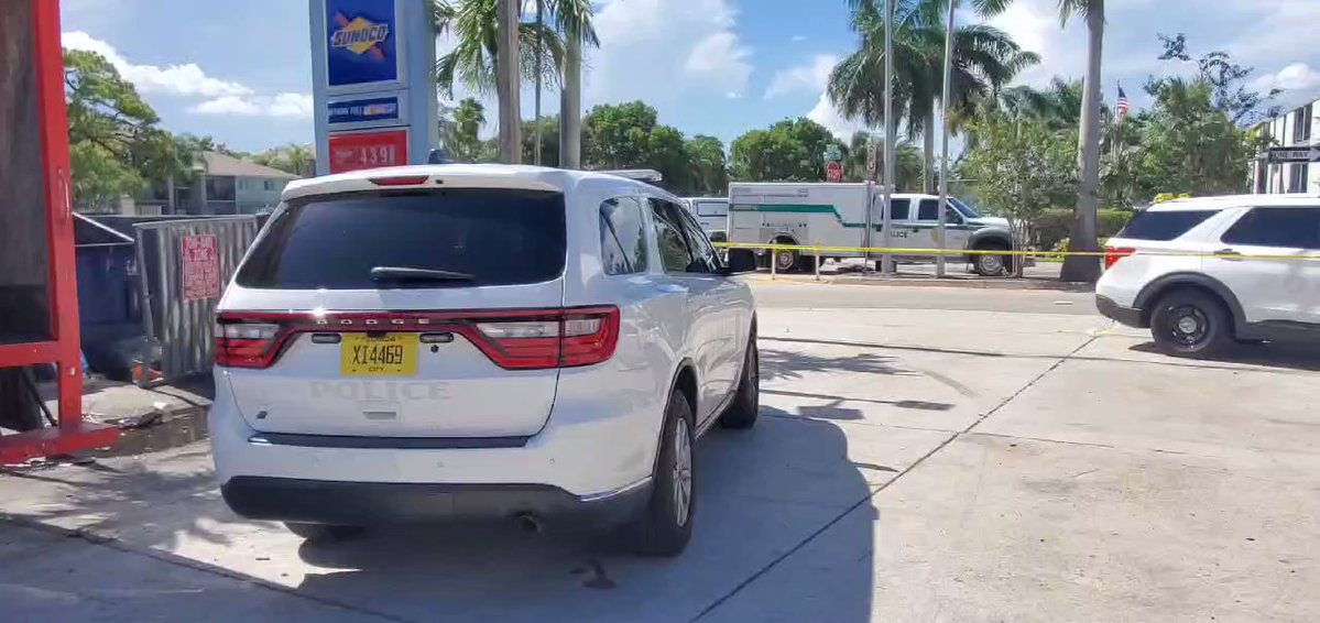 Miami Gardens City Hall had to be closed Tuesday afternoon after reports of an alleged bomb threat near NW 186th Street & 27th Ave. Miami-Dade Police Bomb Squad responded to investigate.The all clear was later given. It's unclear if authorities located anything suspicious