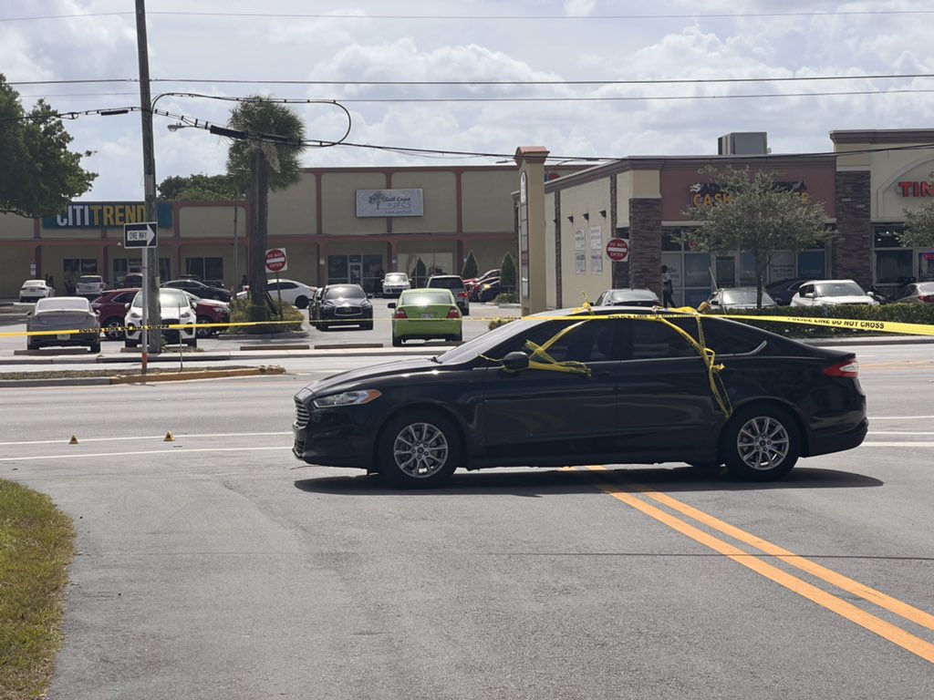 2 PEOPLE SHOT: Miami-Dade PD say two cars were shooting at each other on NW 27th AVE in West Little River. Investigators say one person is in custody 