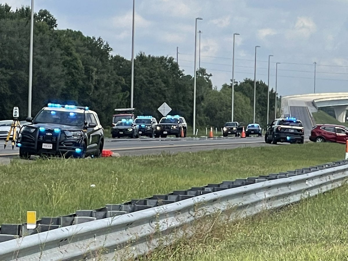 A deadly crash has shut down I-75 South near Bruce B. Downs Blvd. Troopers say 1 person has died. At least 6 vehicles look to be involved. Working to learn about other injuries. ALL SB lanes of I-75 are CLOSED & car are being diverted onto 275