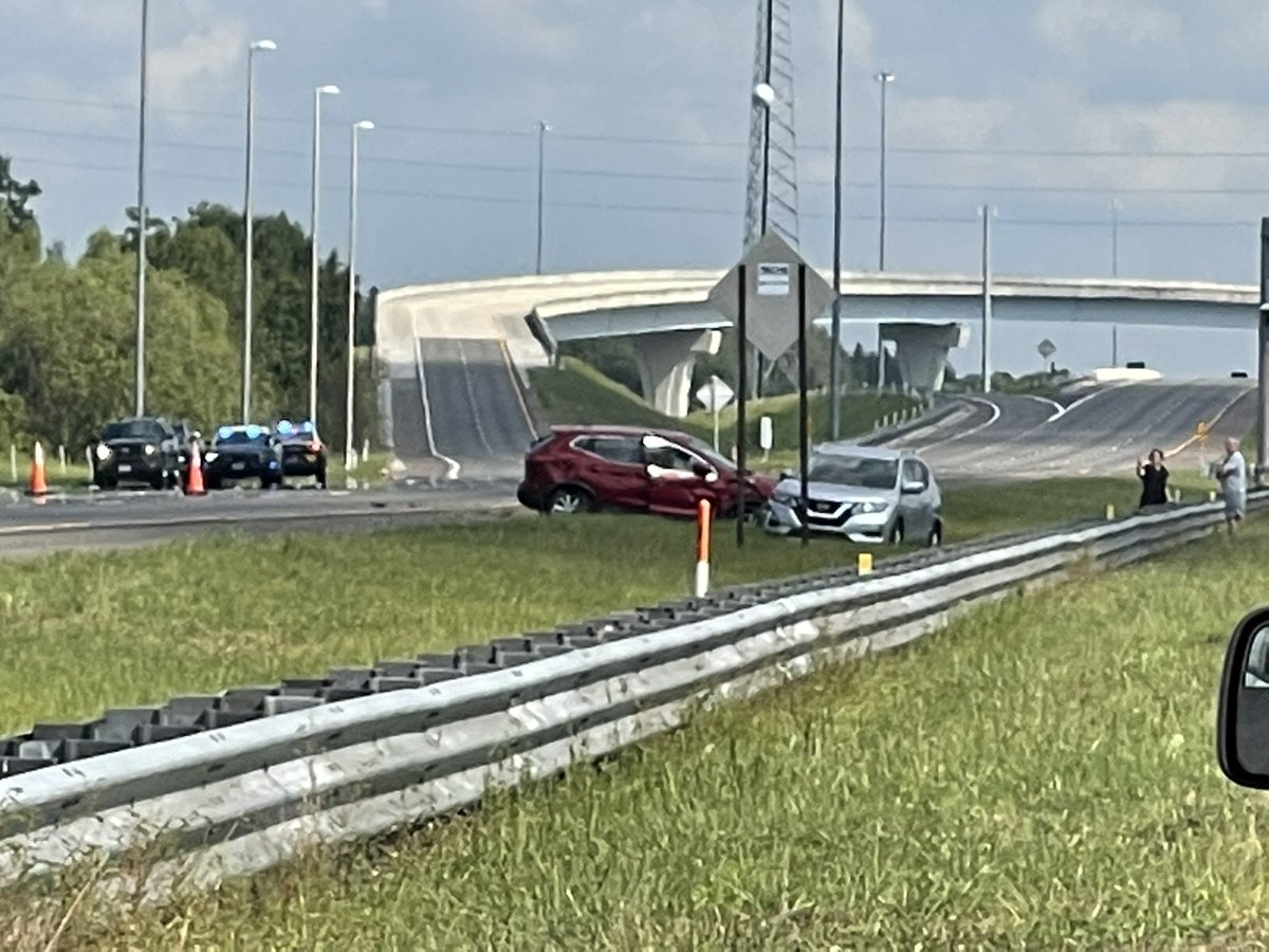 A deadly crash has shut down I-75 South near Bruce B. Downs Blvd. Troopers say 1 person has died. At least 6 vehicles look to be involved. Working to learn about other injuries. ALL SB lanes of I-75 are CLOSED & car are being diverted onto 275