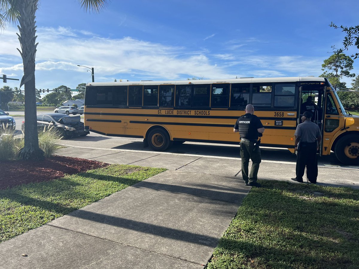 1SLPS school bus involved in crash near Crosstown Pkwy and Airoso Blvd. @1SLPS says no injuries. @PSLPolice is on scene. Parents have been notified.