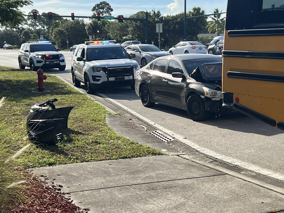 1SLPS school bus involved in crash near Crosstown Pkwy and Airoso Blvd. @1SLPS says no injuries. @PSLPolice is on scene. Parents have been notified.  