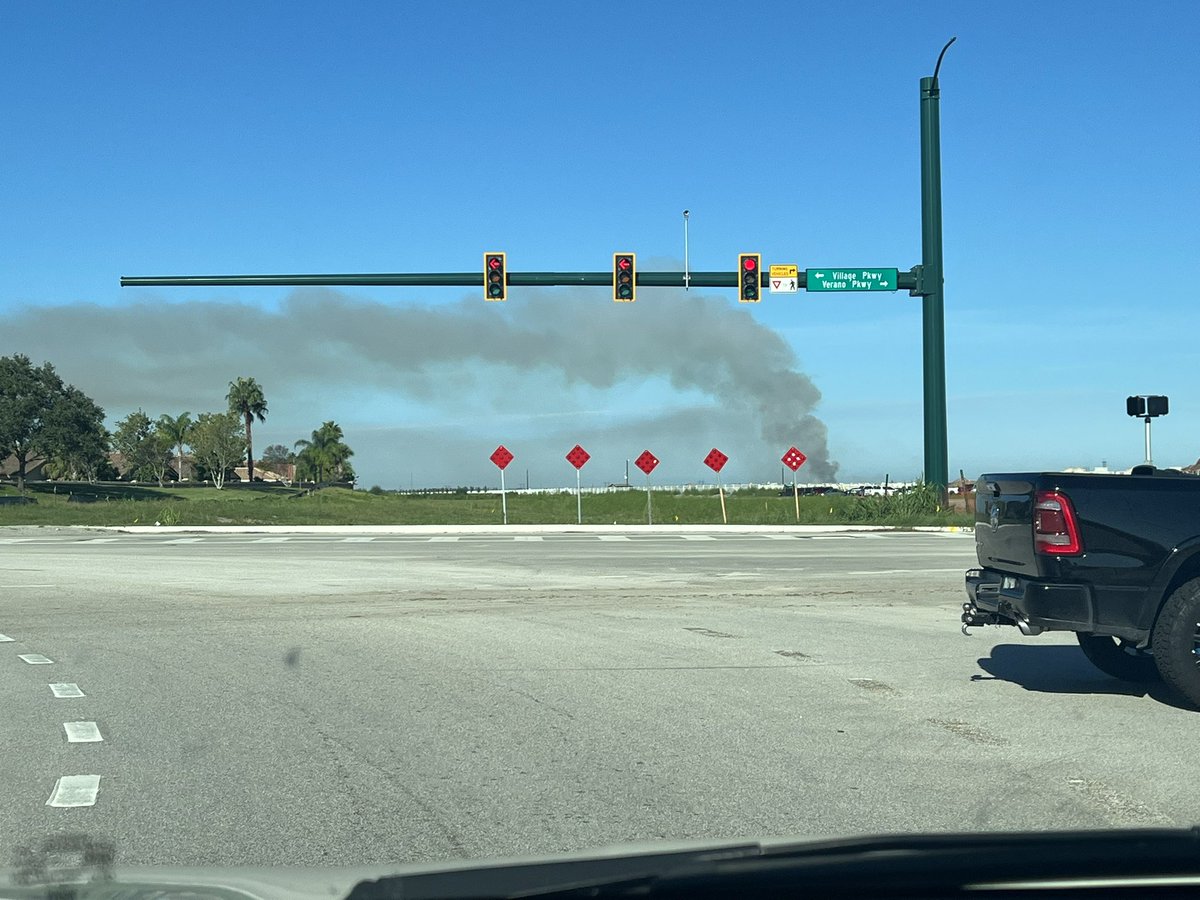 Smoke from PortStLucie MulchFire is really flowing today. @StLucieFireDist says it could be weeks before it burns itself out. Doctors are now warning residents about the air quality.