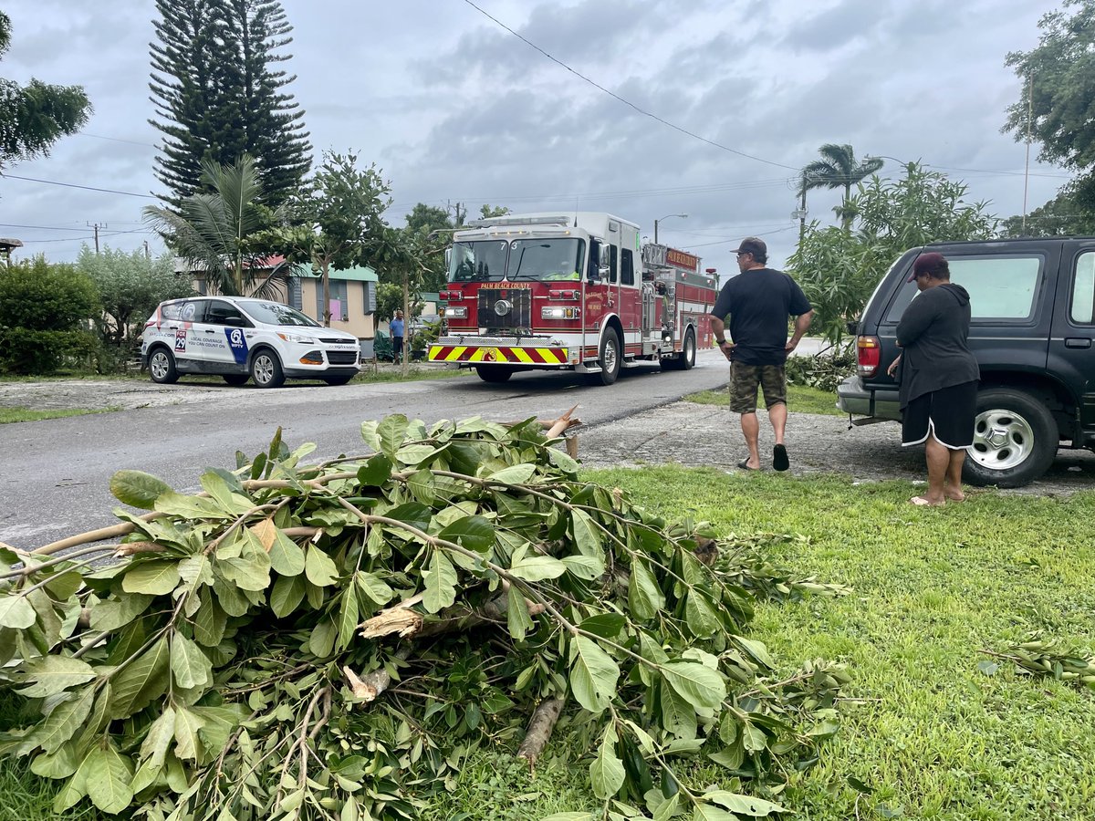 Residents in Belle Glade say an unconfirmed tornado damaged their mobile home community