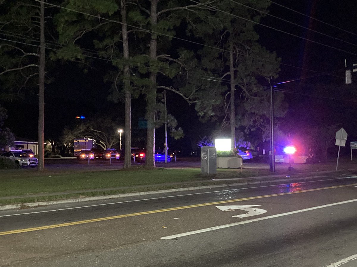 @JSOPIO is on scene of an Officer involved shooting in the 4100 blk of Old Middleburg rd on the Westside- suspect at large currently - officer taken to the hospital for evaluation