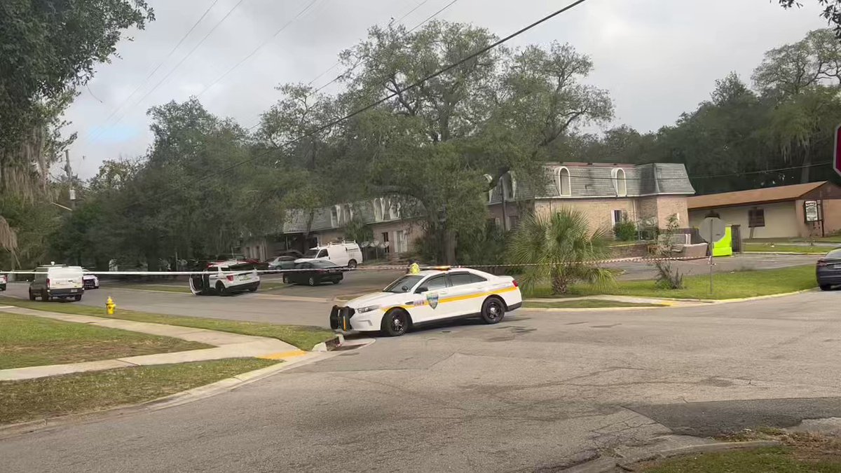 1 man is dead and 1 woman is hurt after being shot outside an apartment complex this morning in Arlington