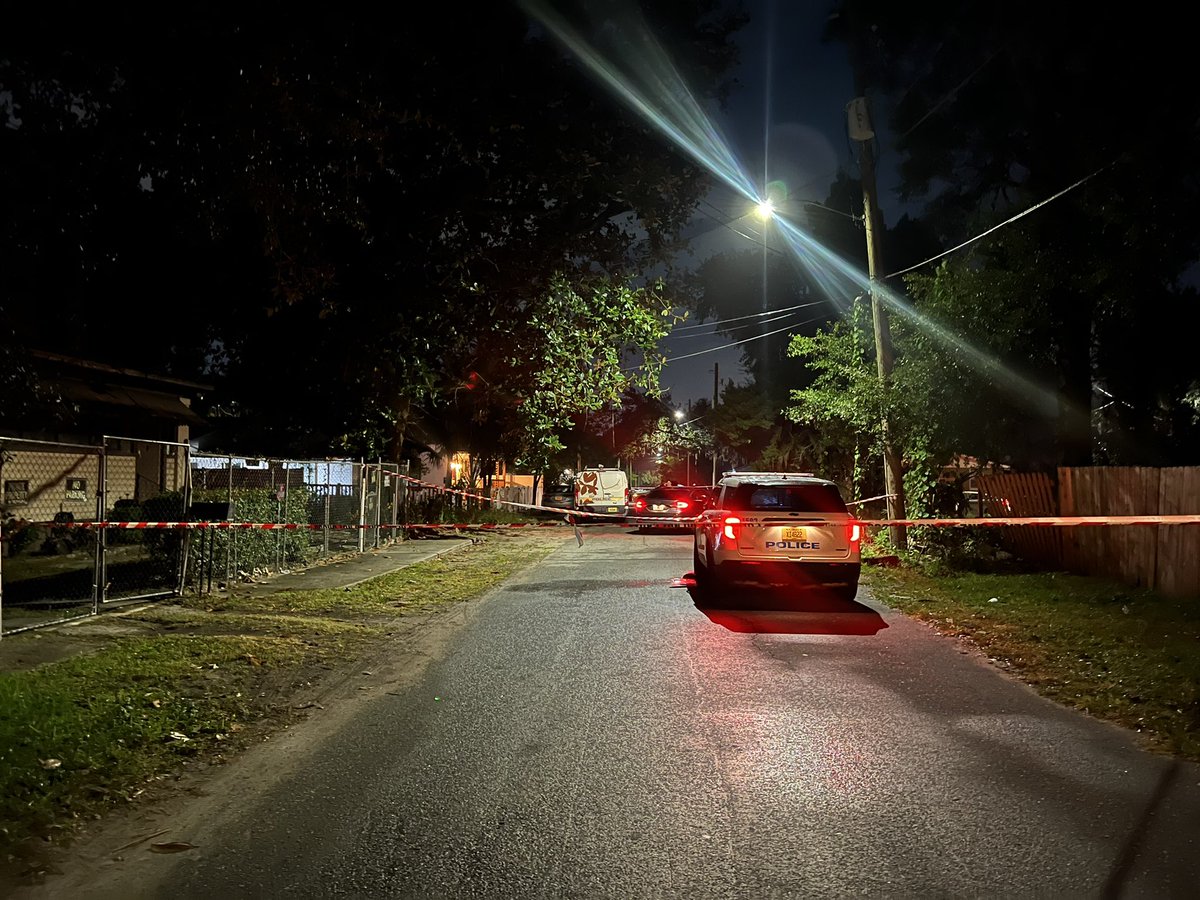 JSO is investigating 2 shootings this morning.   A man was found dead from a gunshot wound early this morning on Myrtle Avenue. (first picture)  About 2 hours later, a man was found dead from a gunshot wound on Orion Street.  