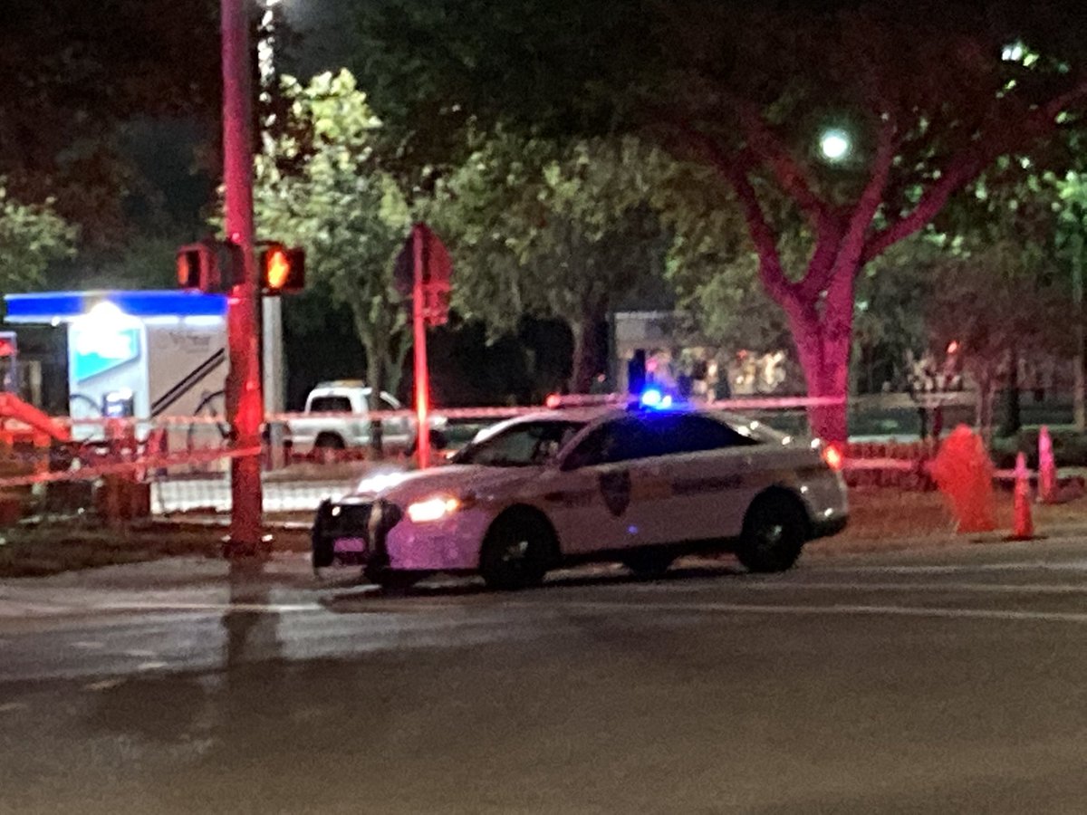 A man was shot while sitting in a vehicle in the shopping plaza at 48th and man in what @JSOPIO are calling an attempted robbery- the victim suffered a NLT gunshot wound to the chest - suspect remains at large 