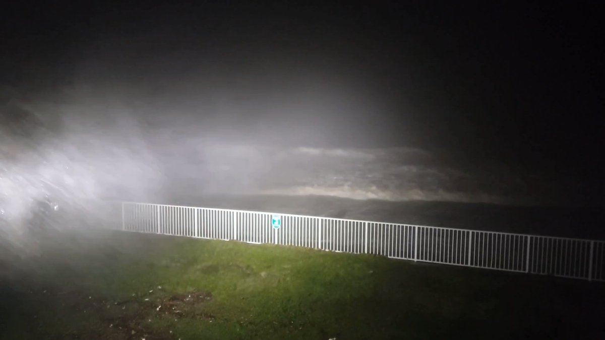 Hurricane force wind gusts in Vero Beach