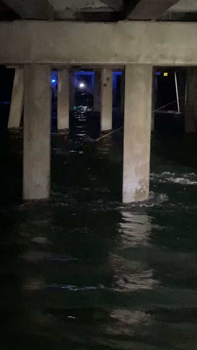 Migrants rescued by multiple agencies tonight in Islamorada after sailing vessel ran aground. U.S. Border Patrol agent throws rope to 2 who were swept by current under bridge. U.S. Coast Guard rescued 100+.