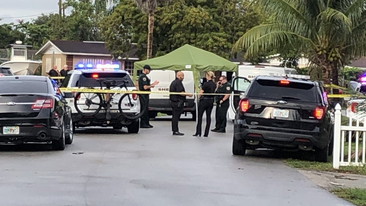 2 people shot, 1 killed near West Palm Beach, sheriff's office says