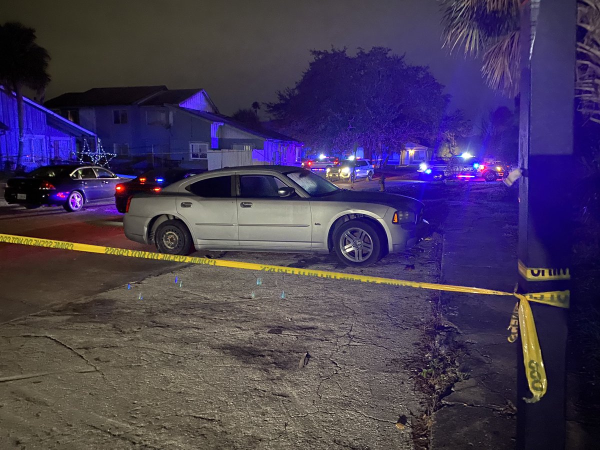 .@OrangeCoSheriff deputies are working through the night to track down the person they say shot and killed a man here in the Tymber Skan Apartments neighborhood around 2am