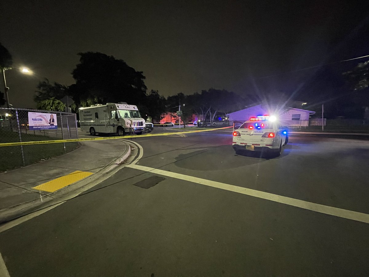 One man has died after getting shot multiple times in CoconutGrove Saturday night. @MiamiPD still working the scene along Percival Ave & Douglas Rd. Several dozen evidence markers spotted on ground.