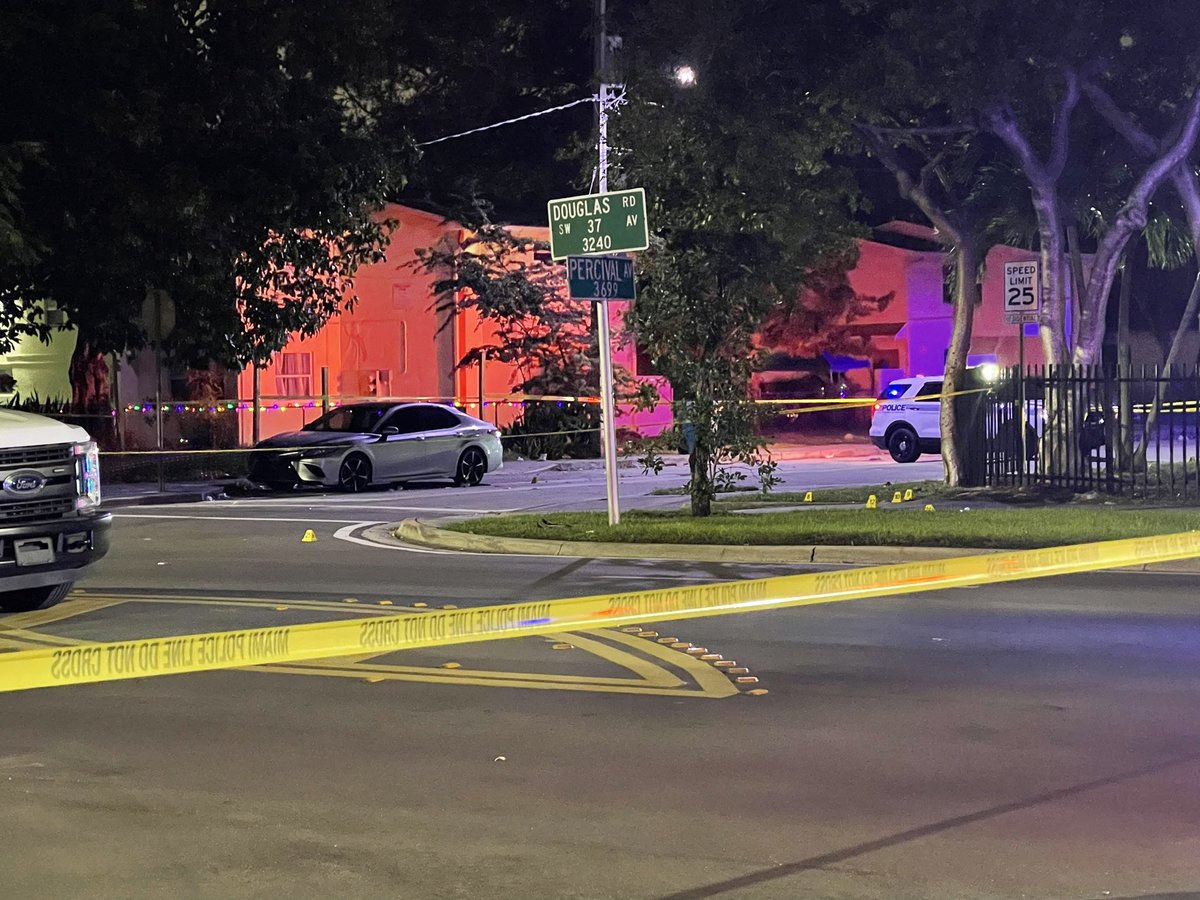 One man has died after getting shot multiple times in CoconutGrove Saturday night. @MiamiPD still working the scene along Percival Ave & Douglas Rd. Several dozen evidence markers spotted on ground.