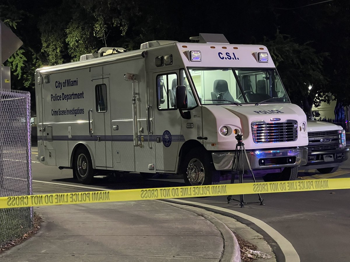 One man has died after getting shot multiple times in CoconutGrove Saturday night. @MiamiPD still working the scene along Percival Ave & Douglas Rd. Several dozen evidence markers spotted on ground.