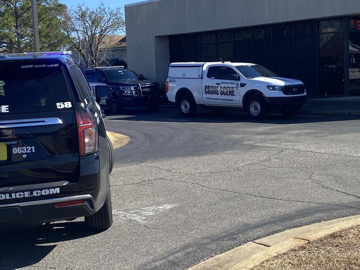 The Pensacola Police investigator says a black female is the suspect in that bank robbery at Synovus Bank near Bayou Blvd. Authorities say she presented a teller a note saying she was armed. @weartv has full details tonight at 4,5,6&10