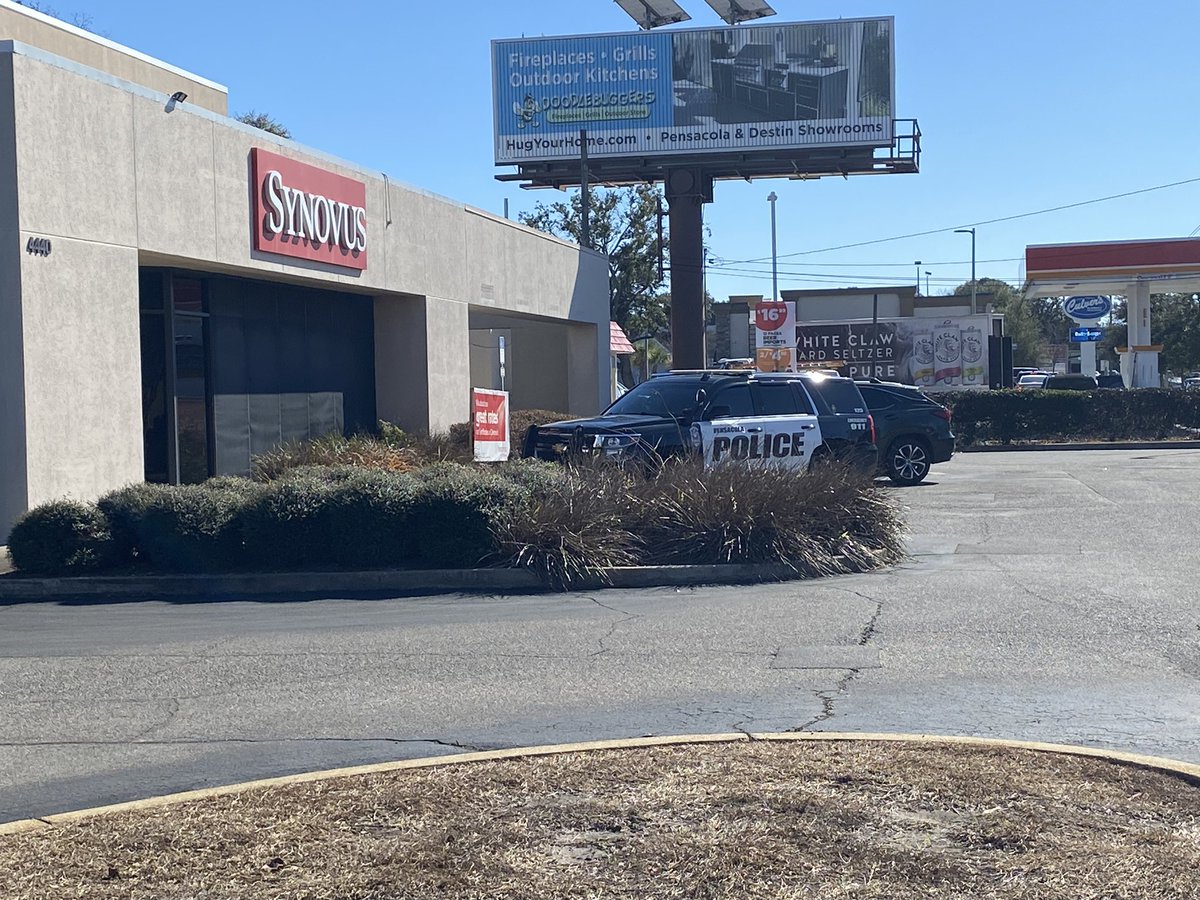 The Pensacola Police investigator says a black female is the suspect in that bank robbery at Synovus Bank near Bayou Blvd. Authorities say she presented a teller a note saying she was armed. @weartv has full details tonight at 4,5,6&10