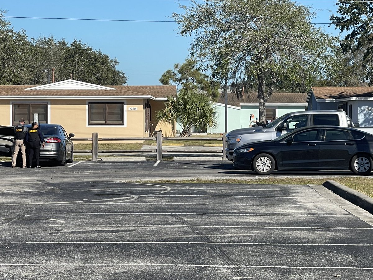 MLK PARADE SHOOTING: eight people shot, one dead, after more than 50 shots are exchanged between rival gangs at FortPierce Florida MLK car showith family fun day gathering late Monday afternoon. No arrests so far 