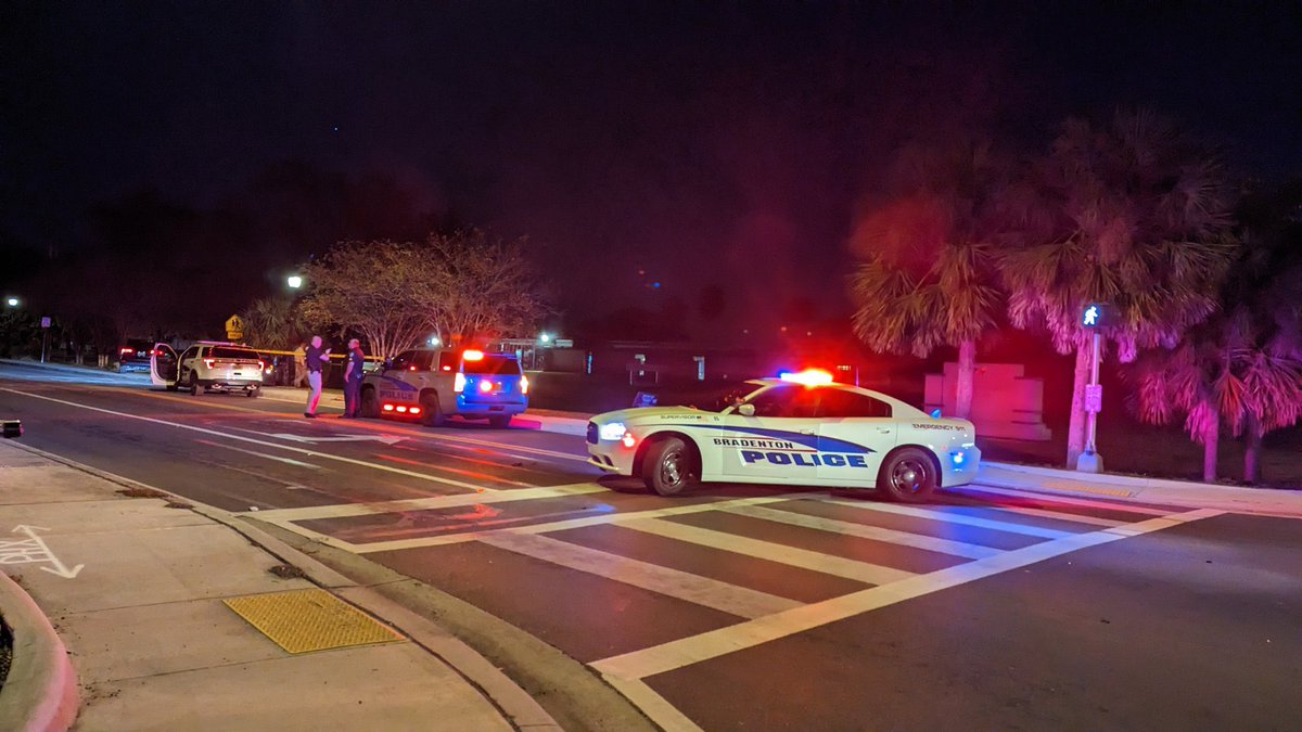 Bradenton Florida 3 shot & rushed to the hospital 4 detained for questioning after fleeing the scene 