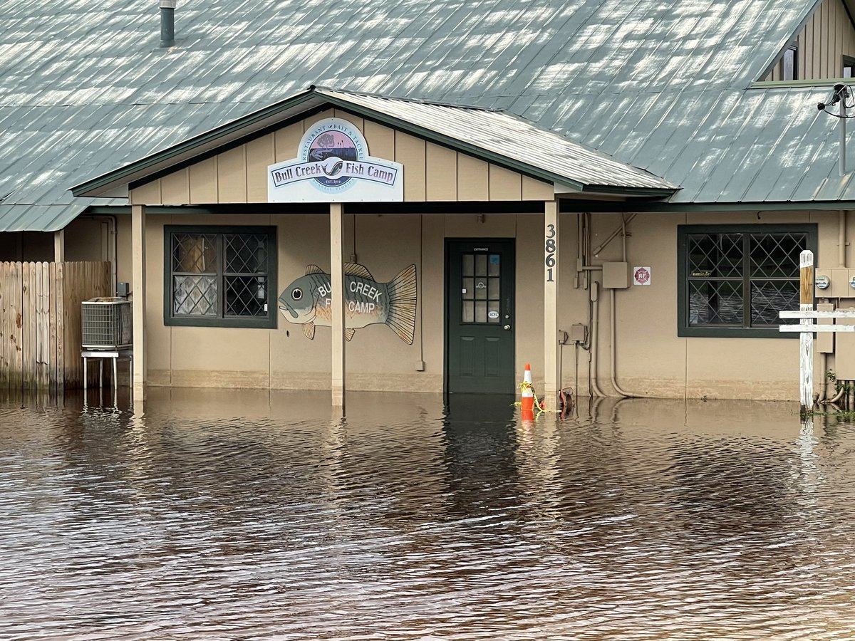 Bull Creek Fish Camp restaurant to be torn down after what @FlaglerCtyGov calls irreparable damage from storms, first Ian, then Nicole. Building was flooded w more than a foot of water for nearly a month. No county, state or federal funding available for repairs