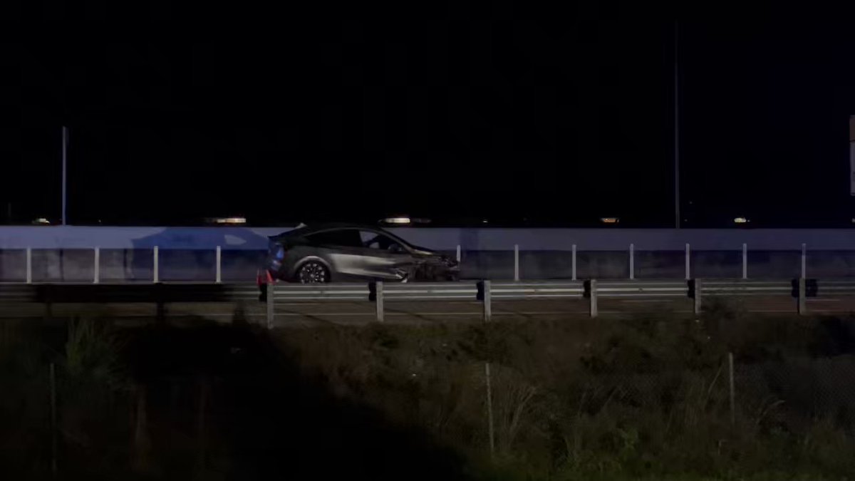 I-95 Southbound lanes shut down at Copans Rd in Pompano beach for a shooting investigation. Detectives seen surrounding a dark colored Tesla with a shot out window. Man transported from scene to hospital.