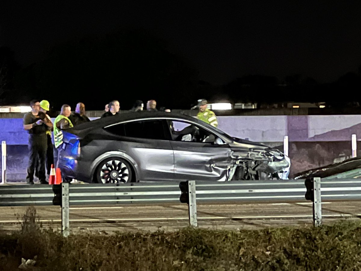 A shooting shuts down I-95 in Pompano Beach at Sample Rd. One man has been shot and taken to the hospital. Avoid 95 and seek an alt as crews continue to work to tow this car out of here