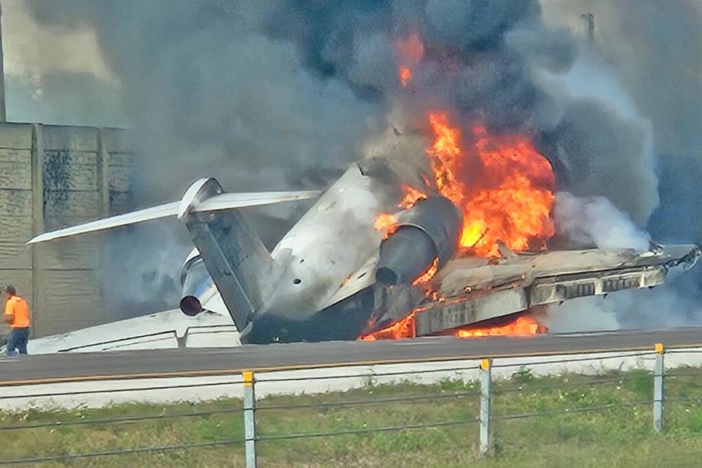 Dashcam video shows the moment Bombardier Challenger604 crashed on I~75 in Naples, Florida, 3 miles from NaplesAirport.Both pilots, Edward Daniel Murphy 50, and Frederick Hofmann 65, perished in the crash
