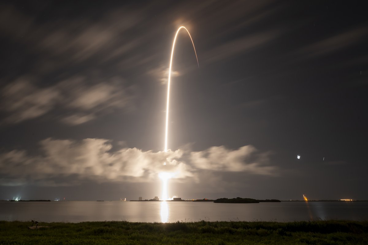 Falcon 9 launches 20 @Starlink satellites to orbit from Florida, including 13 with Direct to Cell capabilities. These satellites act as cellphone towers in space, eliminating deadzones without phone modifications or special apps