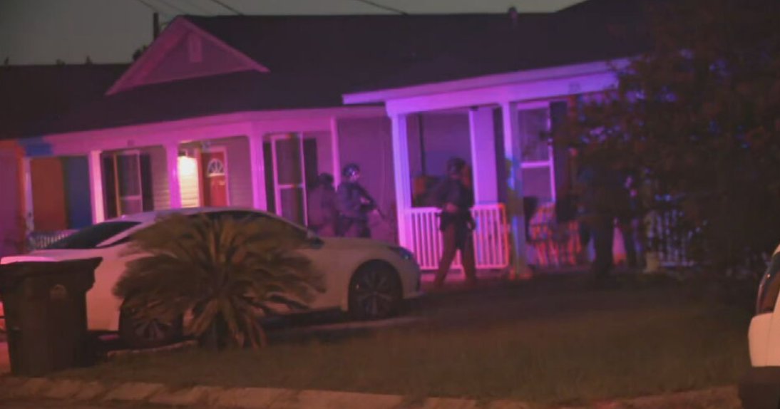 SWAT team closed down a drug house in Escambia County after serving a narcotics search warrant on Wednesday morning. The incident occurred on Ledbetter Lane.