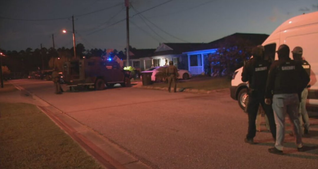 SWAT team closed down a drug house in Escambia County after serving a narcotics search warrant on Wednesday morning. The incident occurred on Ledbetter Lane.