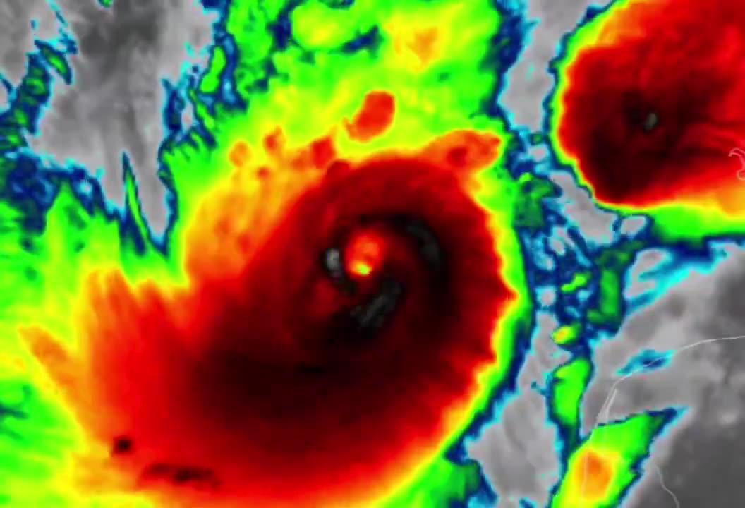 Les vents soutenus de l'ouragan Milton ont maintenant atteint plus de 175 MPH, ce qui en fait le 4e ouragan le plus fort de l'histoire de l'Atlantique ; alors que la pression continue de baisser, nous sommes peut-être au bord de l'un des ouragans les plus forts jamais vus dans l'Atlantique Nord