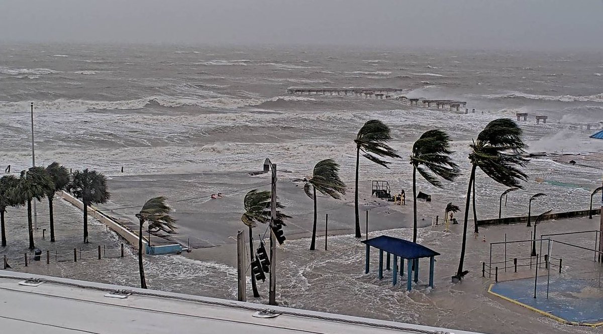 Storm surge occurring in Ft. Myers Beach ahead of Milton's landfall tonight