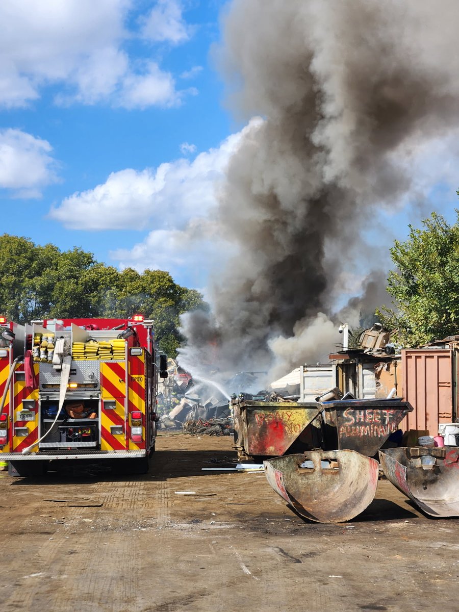 Police & @WPBfire responded to a commercial fire in the 1100 block of Okeechobee Rd. around 1:15 p.m. The fire appears accidental; cause under investigation. A portion of the roadway was temporarily closed