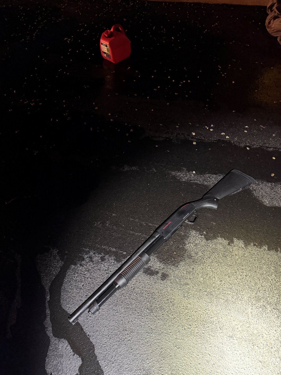 Secret Service released a photo of the shotgun and gas can from the Mar-a-Lago shooting this morning