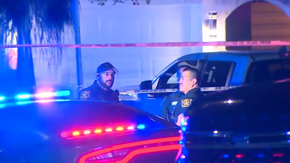 Woman dead, 1 detained after stabbing in Tamarac